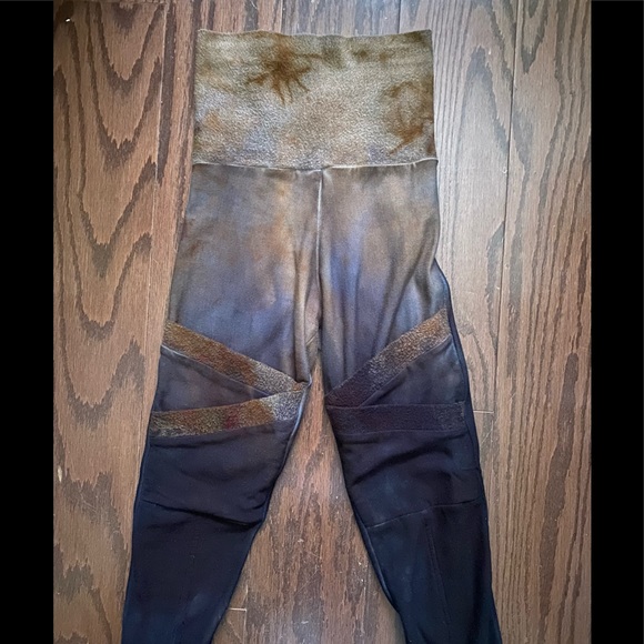 Blossoming Bumble Vanguard Leggings - Picture 2 of 4